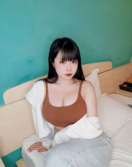 华裔美女被洋人深喉在线播放_BD电影在线观看