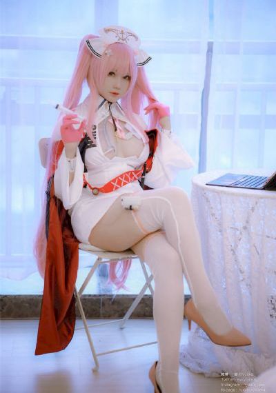 极品美女色诱视频www_720迅雷电影在线